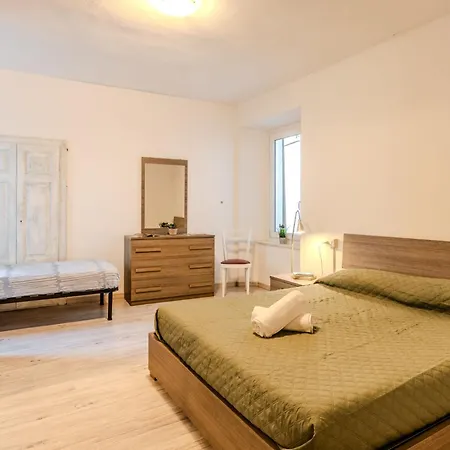 Centro Storico By Interhome * Πορλέτσα